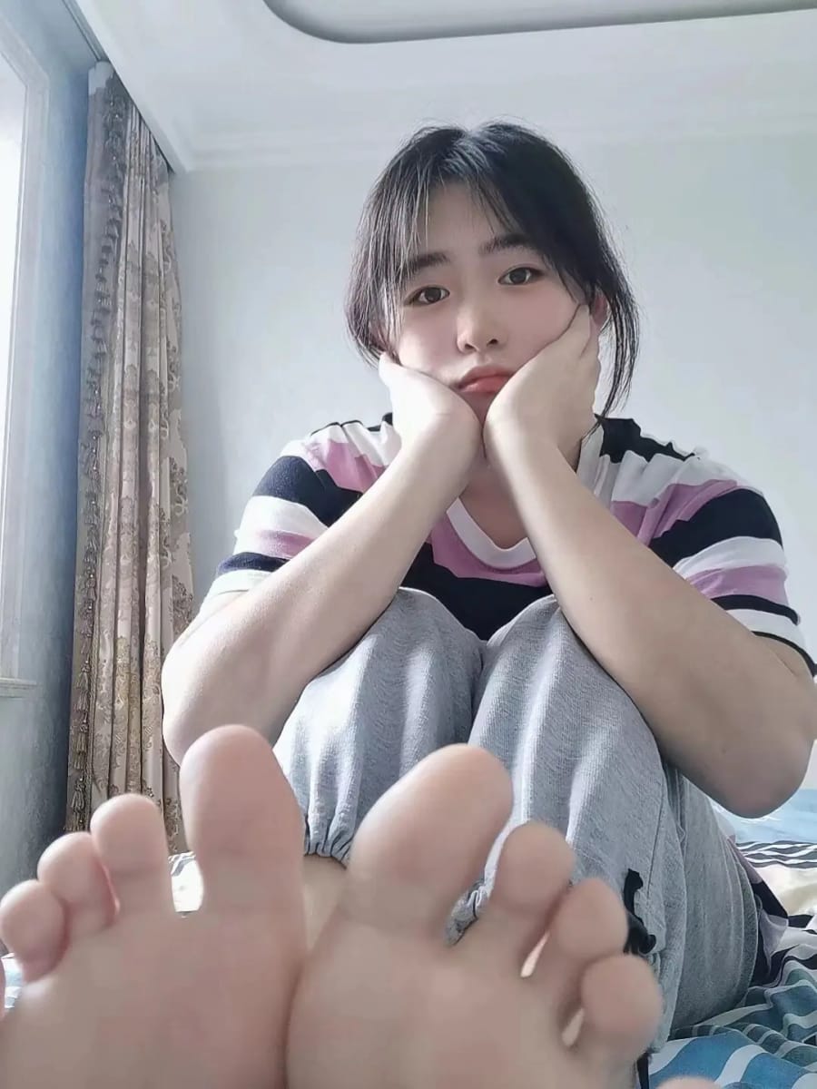 足友收集供稿，盘点生活中那些偷偷拍到的玉足