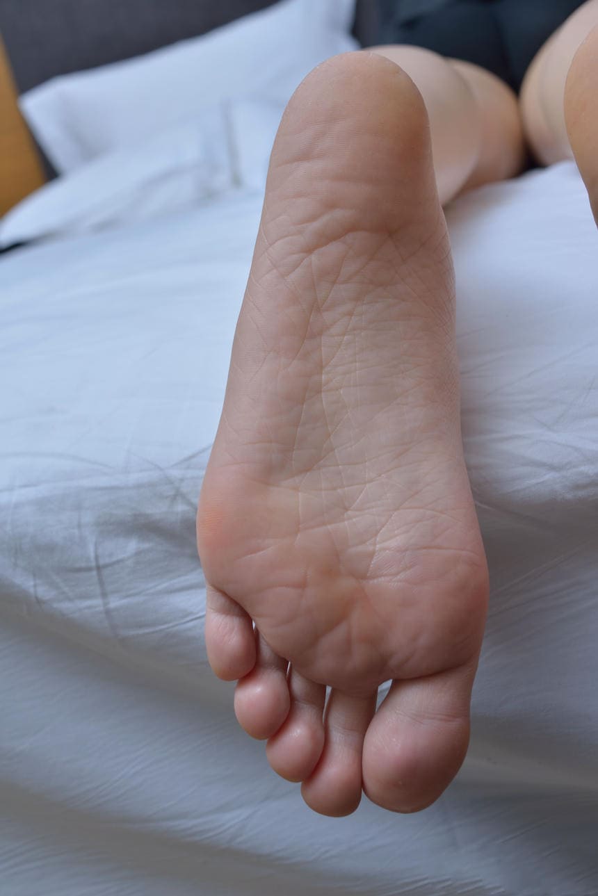 脚脚洗干净了，好白白，接下来，你想干什么？