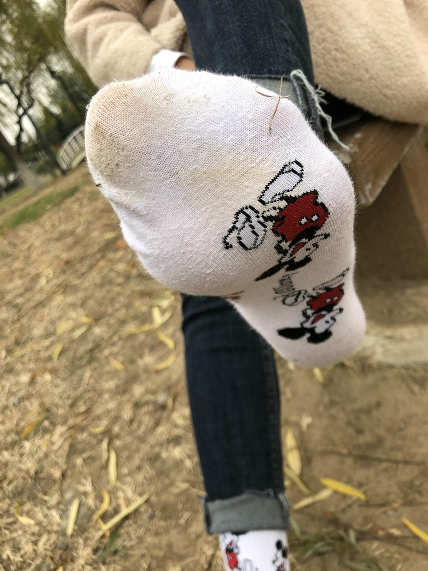 好有女人味的脚脚，棉袜捂了一天，味道应该够了