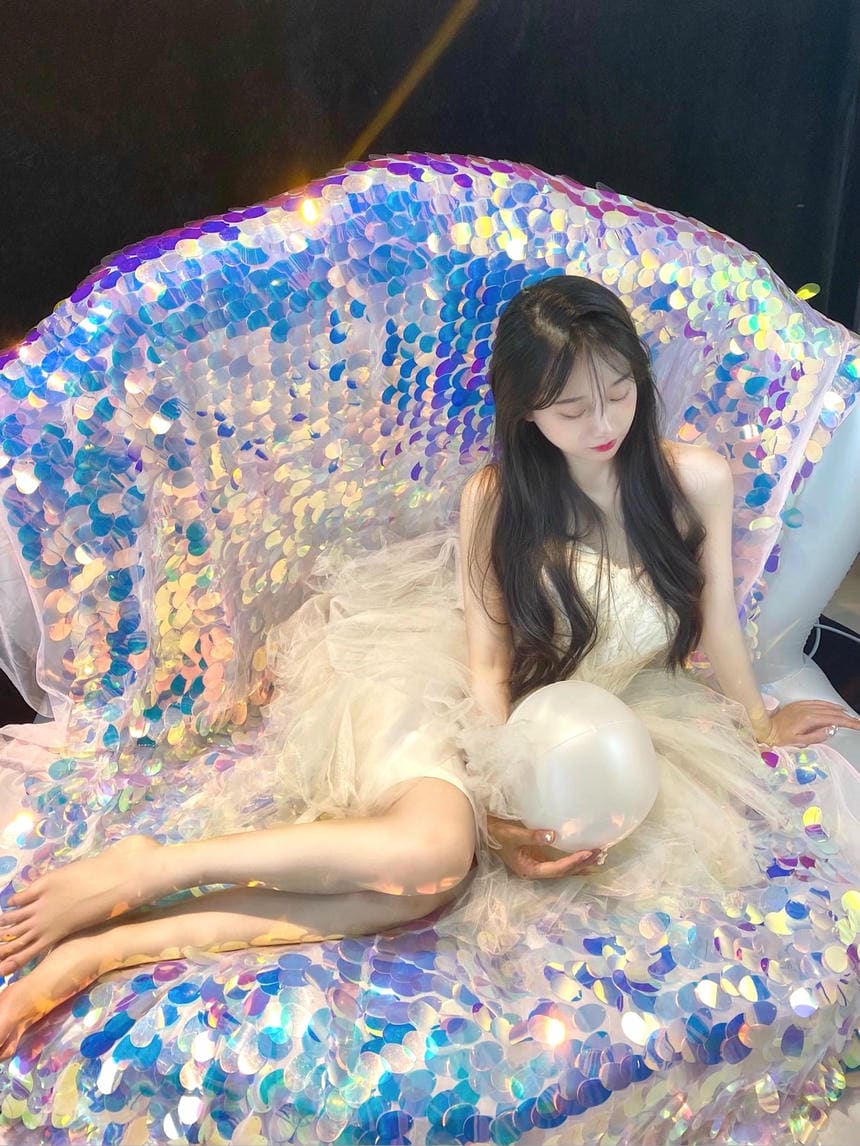 有趣的灵魂，嫩滑的玉足