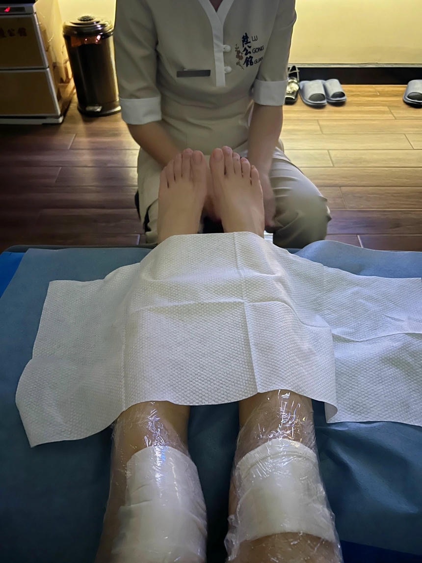 高颜值女生晒脚脚的日常