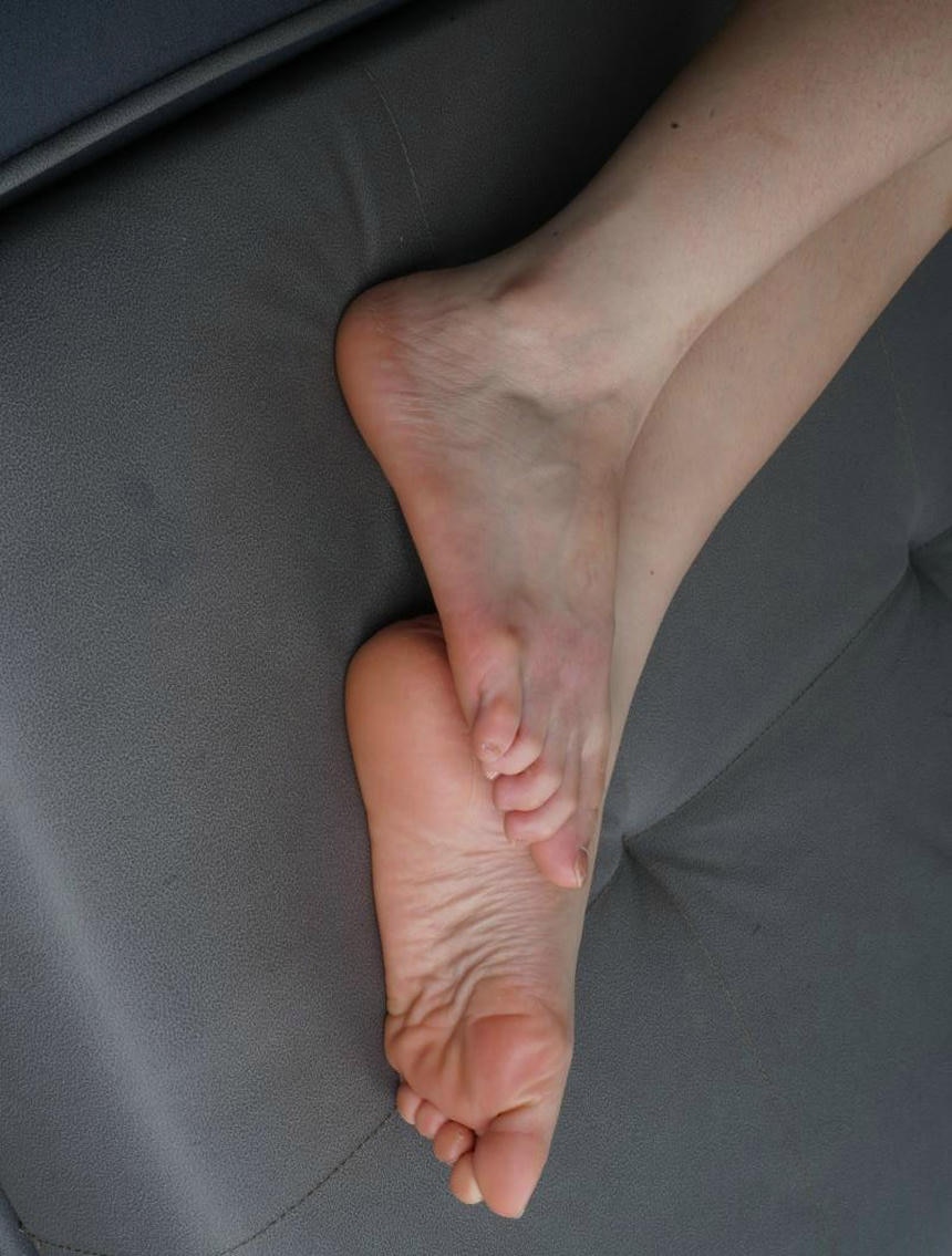 有点丰满的大腿和玉足