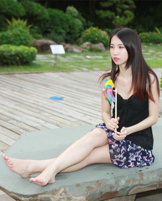 天生丽质，细皮嫩肉的大长腿，玉足，免费看