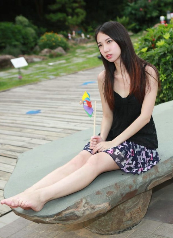 天生丽质，细皮嫩肉的大长腿，玉足，免费看