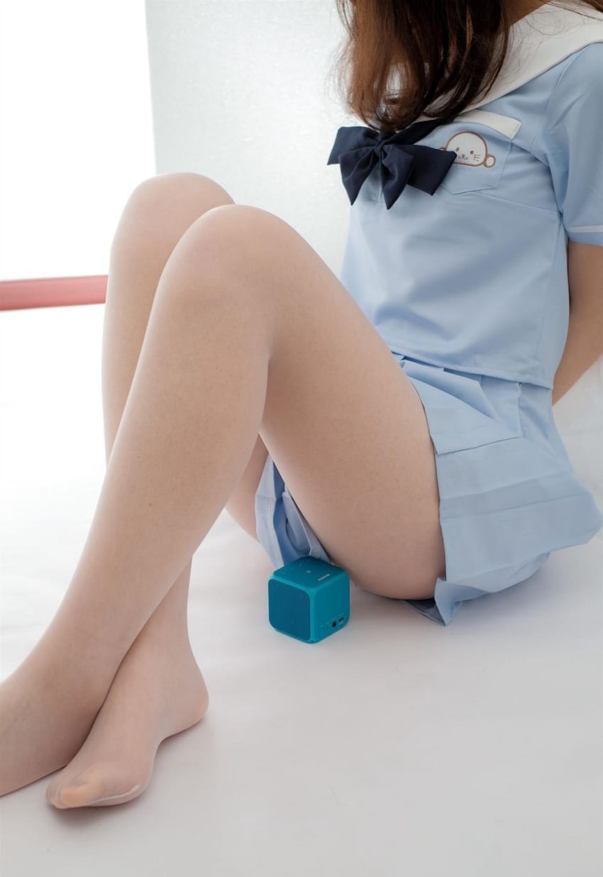 19岁清纯女生的超薄肉丝袜 null