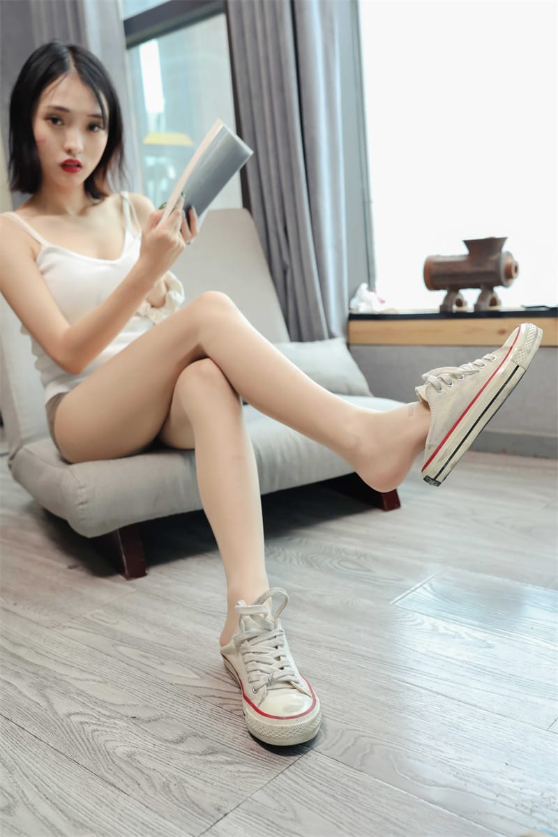 肉丝,平底布鞋,湿漉漉的脚脚,就喜欢这种纯欲的滋味 null