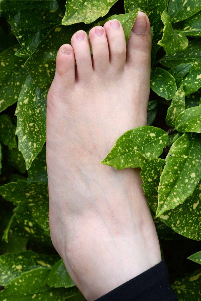 港真,我特别喜欢品味女生的素脚,因为,素颜玉足最接近现实 null