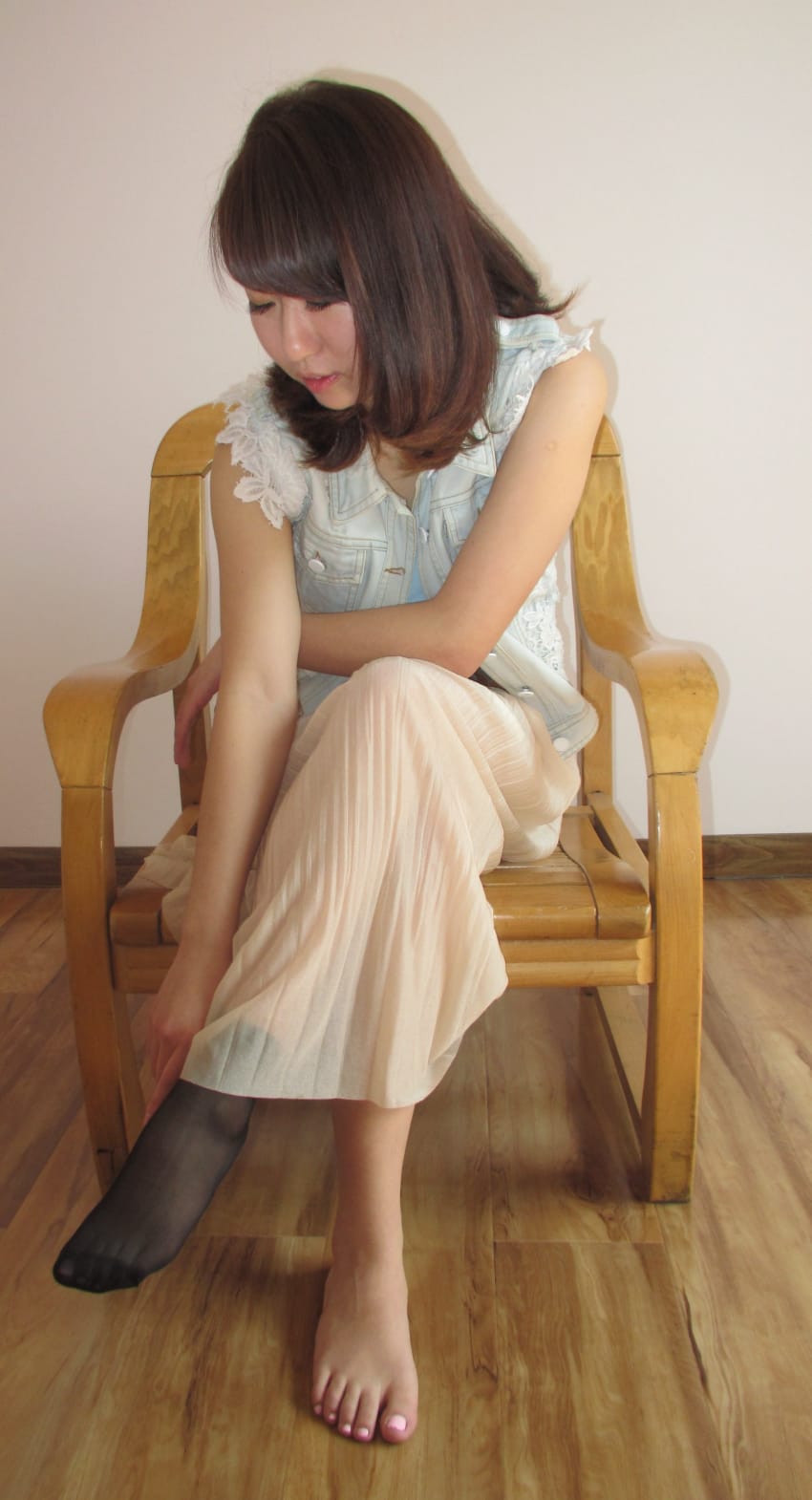 足友圈流出:留学生晒他日本女友的玉足,还有她的鞋和袜 null