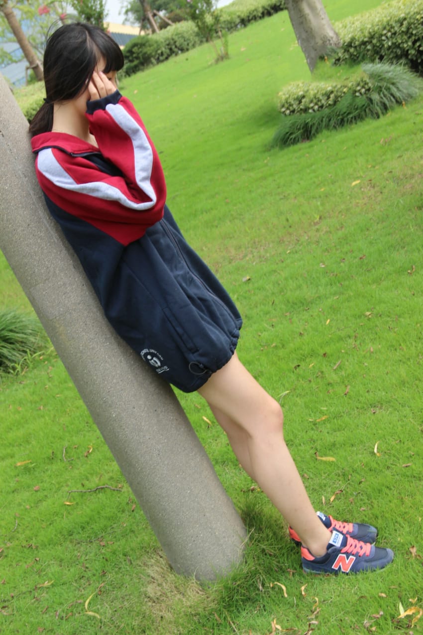 喜欢棉袜玉足脚底的足友有福了,学妹的脚脚太香,自己都忍不住闻起来 null