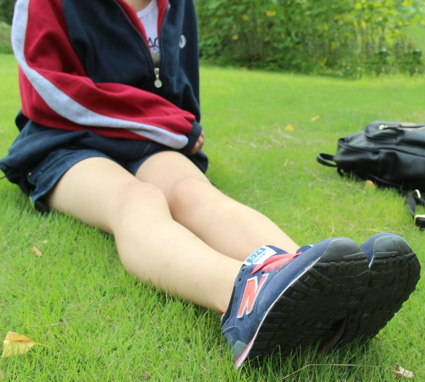 喜欢棉袜玉足脚底的足友有福了,学妹的脚脚太香,自己都忍不住闻起来 null